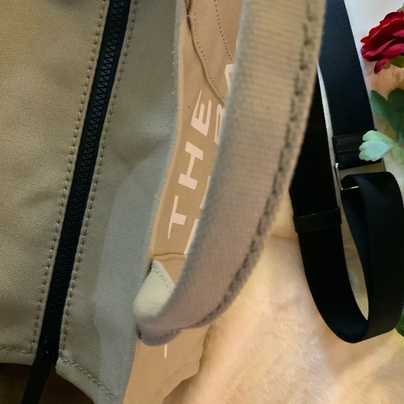 Marc Jacobs Cream Interior Tote - Picture 7 of 11